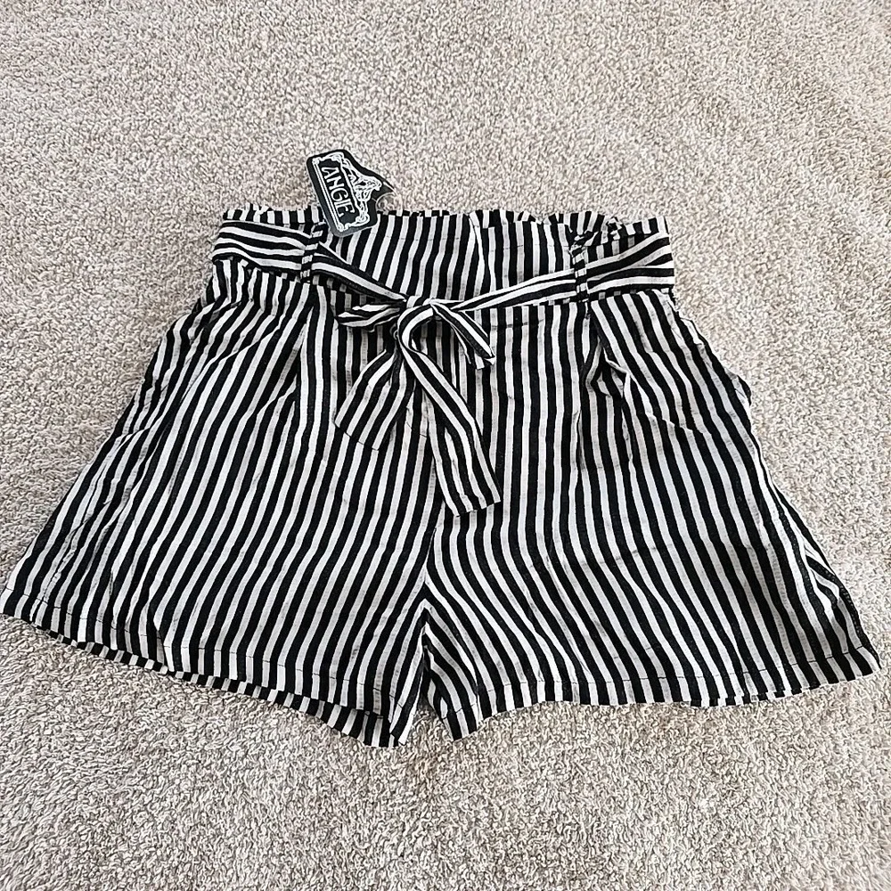 Angie Shorts Black/white Striped Tie‎ Belt Sz S NWT Lightweight Semi-sheer